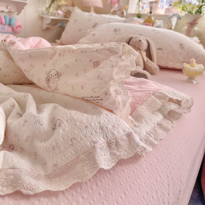 91家纺网 家纺一手货源 找家纺 几禾 2026新款泡芙纱全棉蕾丝花边夏被-花笺系列（甜系花边撞入梦境，软乎乎的质感，治愈所有疲惫） 花笺-悦悦小兔