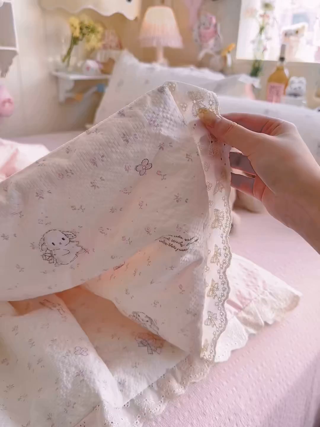 91家纺网 家纺一手货源 找家纺 几禾 2026新款泡芙纱全棉蕾丝花边夏被-花笺系列（甜系花边撞入梦境，软乎乎的质感，治愈所有疲惫） 花笺-悦悦小兔