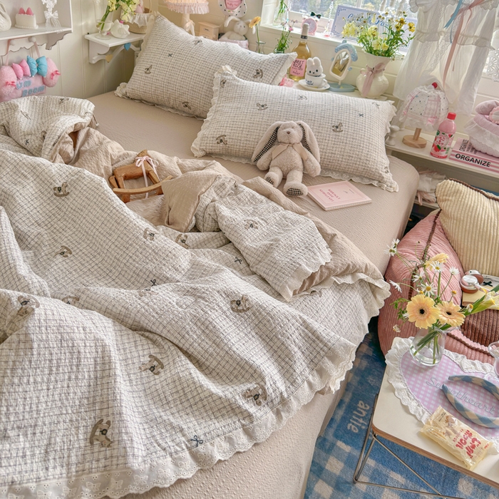 91家纺网 家纺一手货源 找家纺 几禾 2026新款泡芙纱全棉蕾丝花边夏被-花笺系列（甜系花边撞入梦境，软乎乎的质感，治愈所有疲惫） 花笺-织纹木马迹