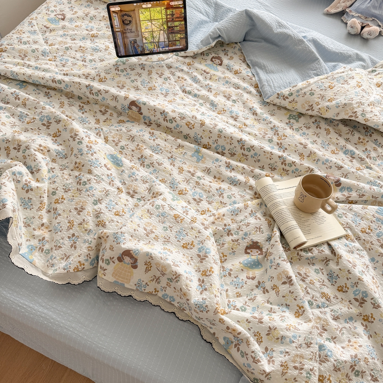 91家纺网 家纺一手货源 找家纺 欧尚 2026新款蕾丝花边夏被款四件套 花镜人偶黄