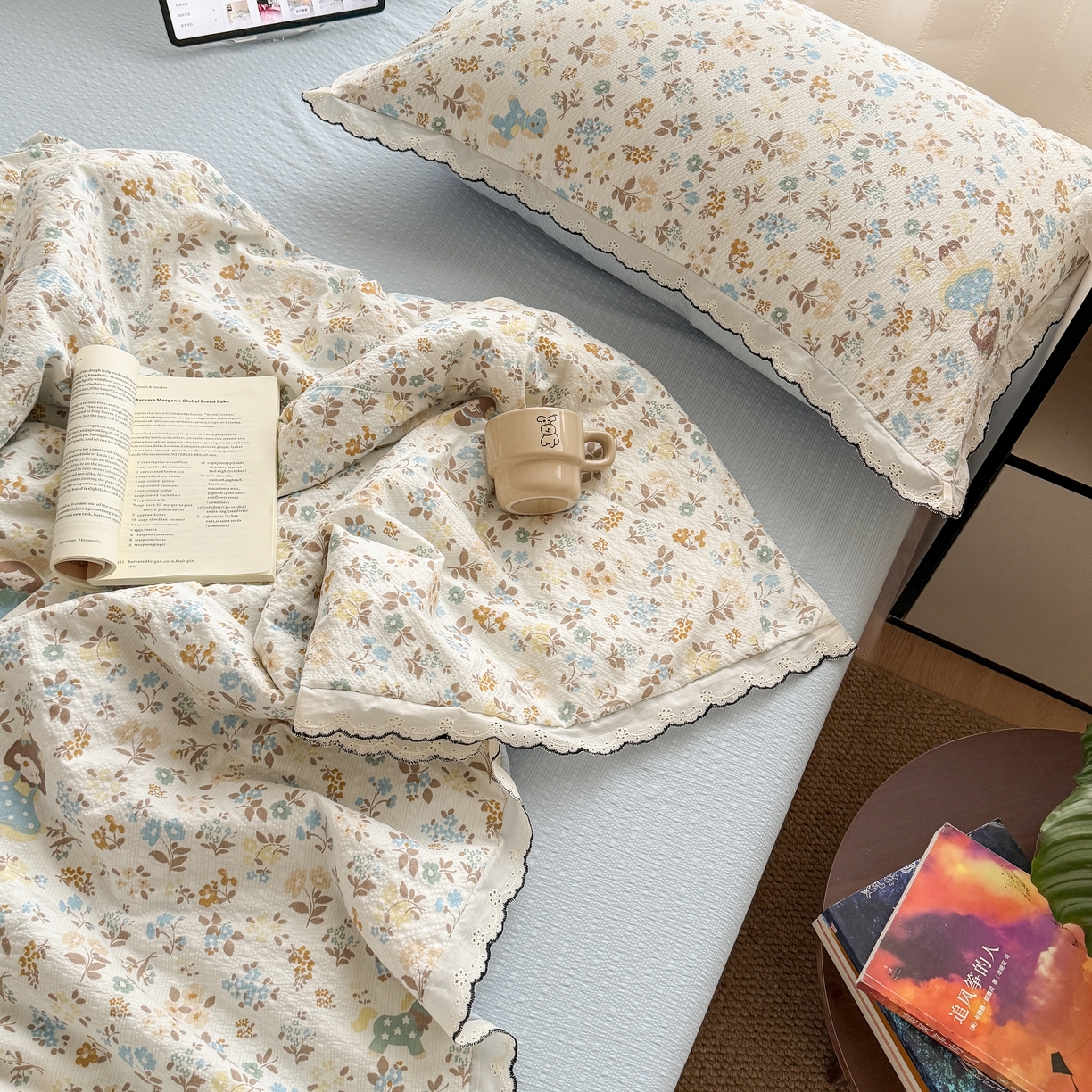 91家纺网 家纺一手货源 找家纺 欧尚 2026新款蕾丝花边夏被款四件套 花镜人偶黄