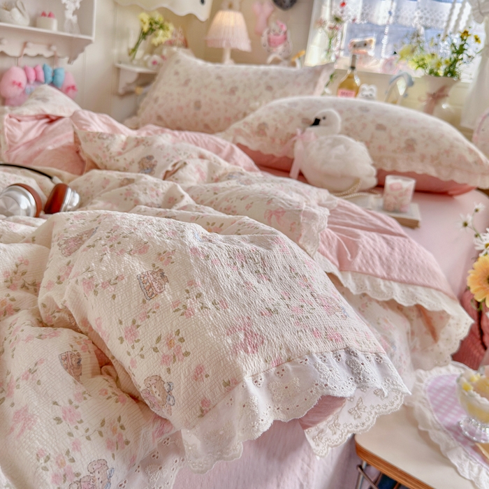 91家纺网 家纺一手货源 找家纺 几禾 2026新款泡芙纱全棉蕾丝花边夏被-花笺系列（甜系花边撞入梦境，软乎乎的质感，治愈所有疲惫） 花笺-庄园小兔
