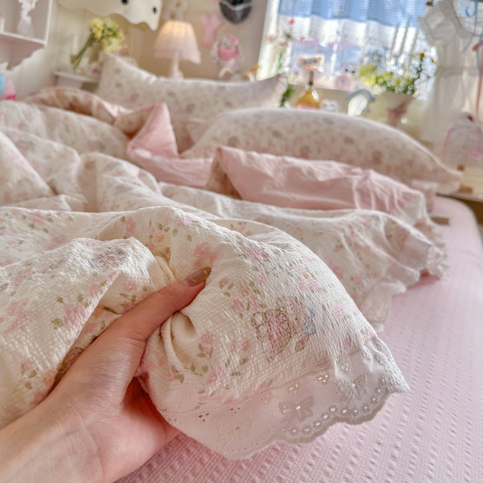91家纺网 家纺一手货源 找家纺 几禾 2026新款泡芙纱全棉蕾丝花边夏被-花笺系列（甜系花边撞入梦境，软乎乎的质感，治愈所有疲惫） 花笺-庄园小兔