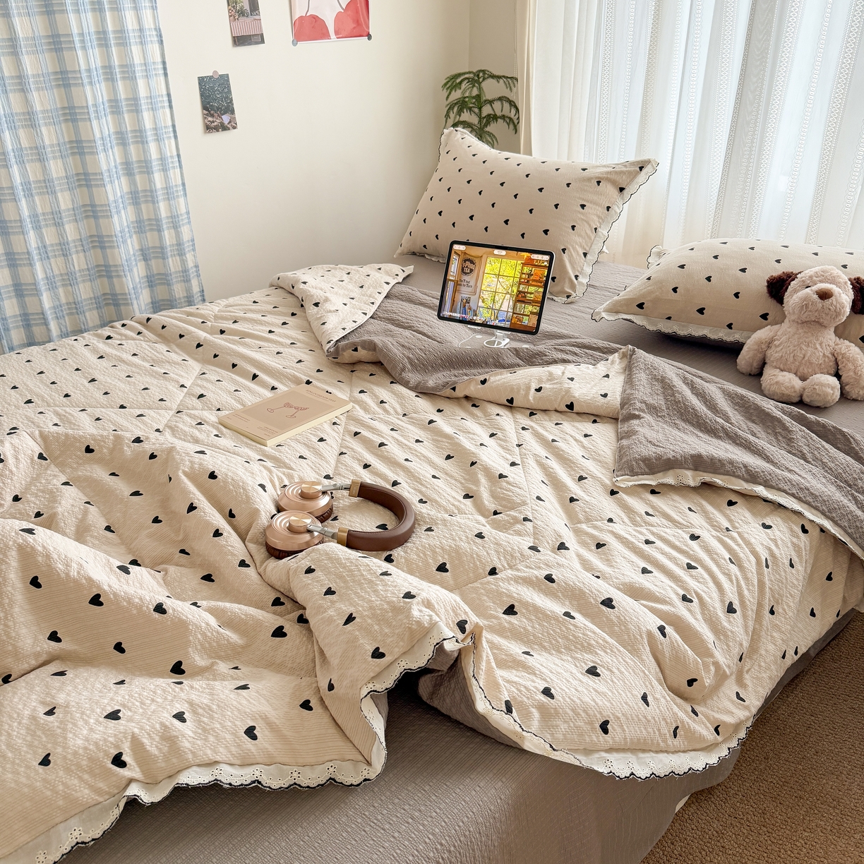 91家纺网 家纺一手货源 找家纺 欧尚 2026新款蕾丝花边夏被款四件套 咖爱心