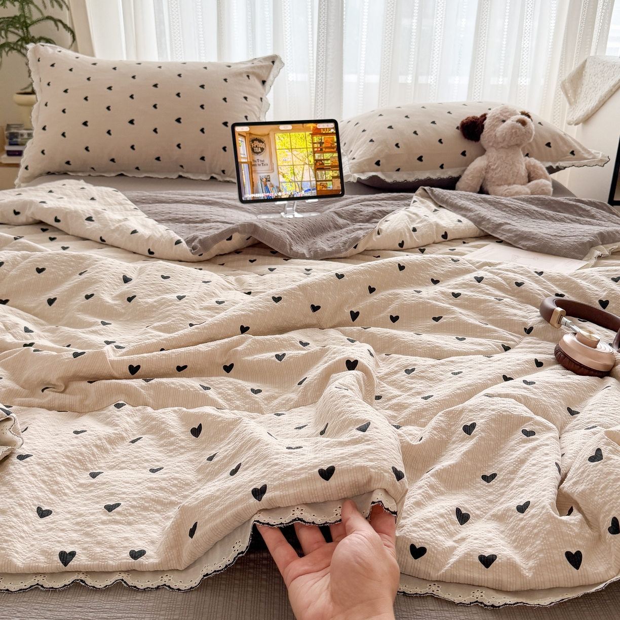 91家纺网 家纺一手货源 找家纺 欧尚 2026新款蕾丝花边夏被款四件套 咖爱心