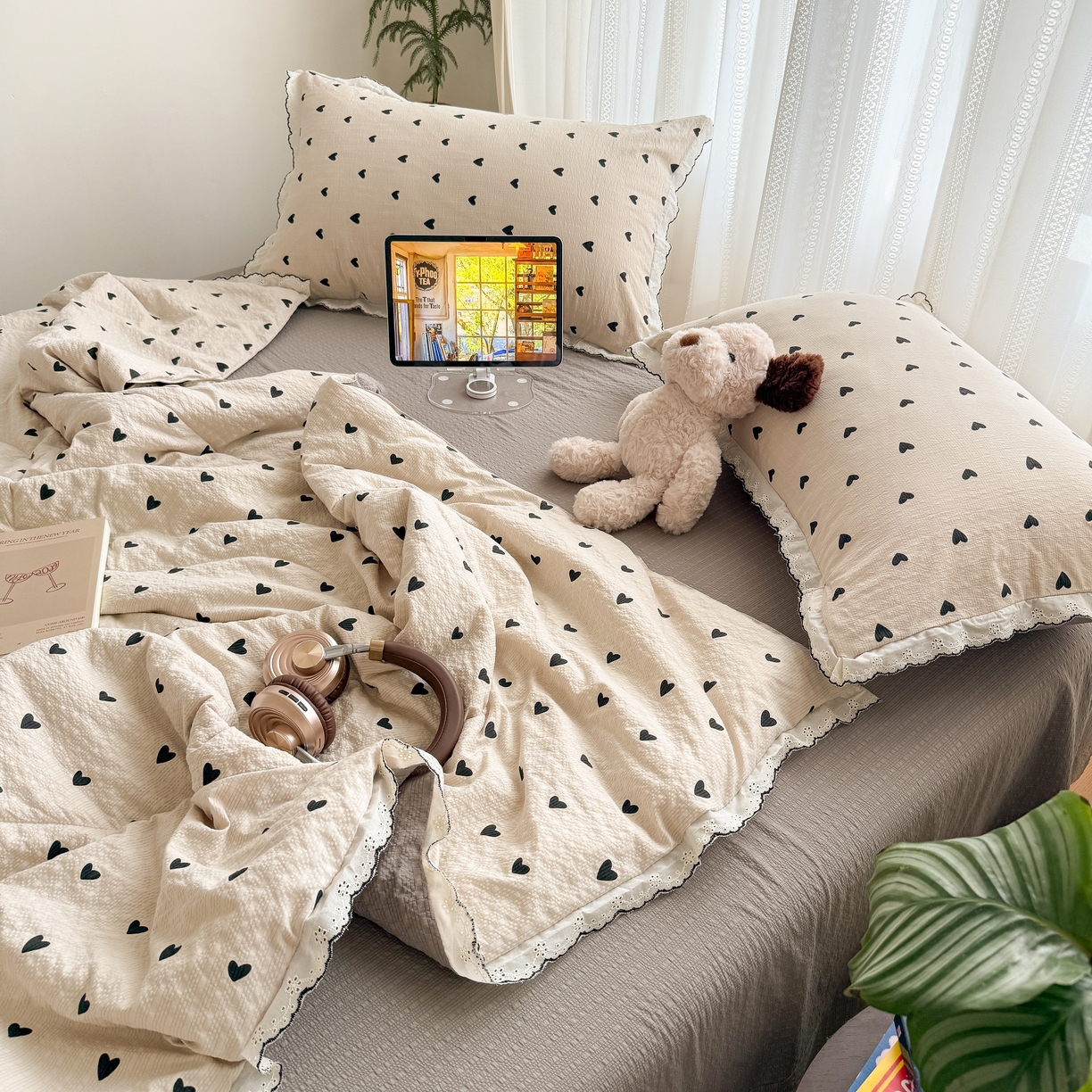 91家纺网 家纺一手货源 找家纺 欧尚 2026新款蕾丝花边夏被款四件套 咖爱心