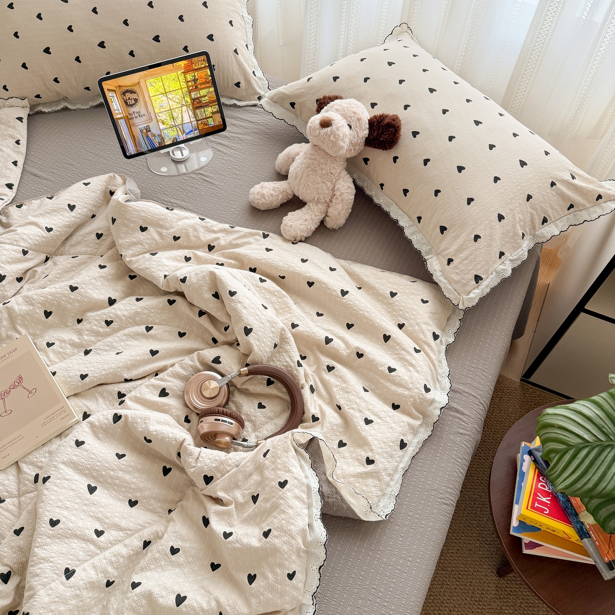 91家纺网 家纺一手货源 找家纺 欧尚 2026新款蕾丝花边夏被款四件套 咖爱心