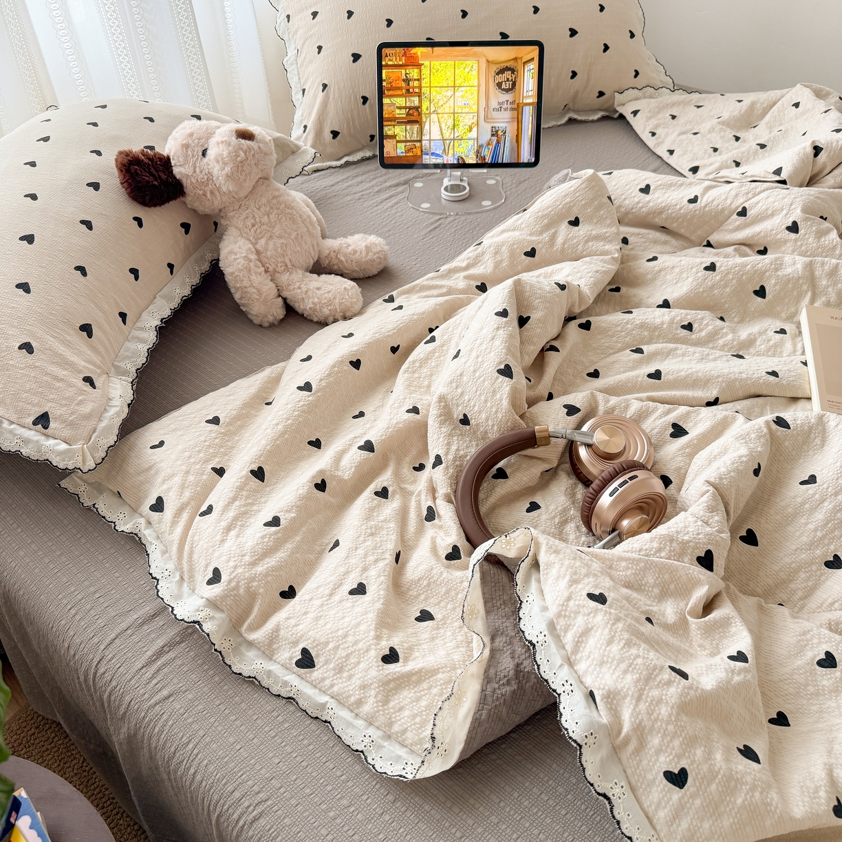 91家纺网 家纺一手货源 找家纺 欧尚 2026新款蕾丝花边夏被款四件套 咖爱心