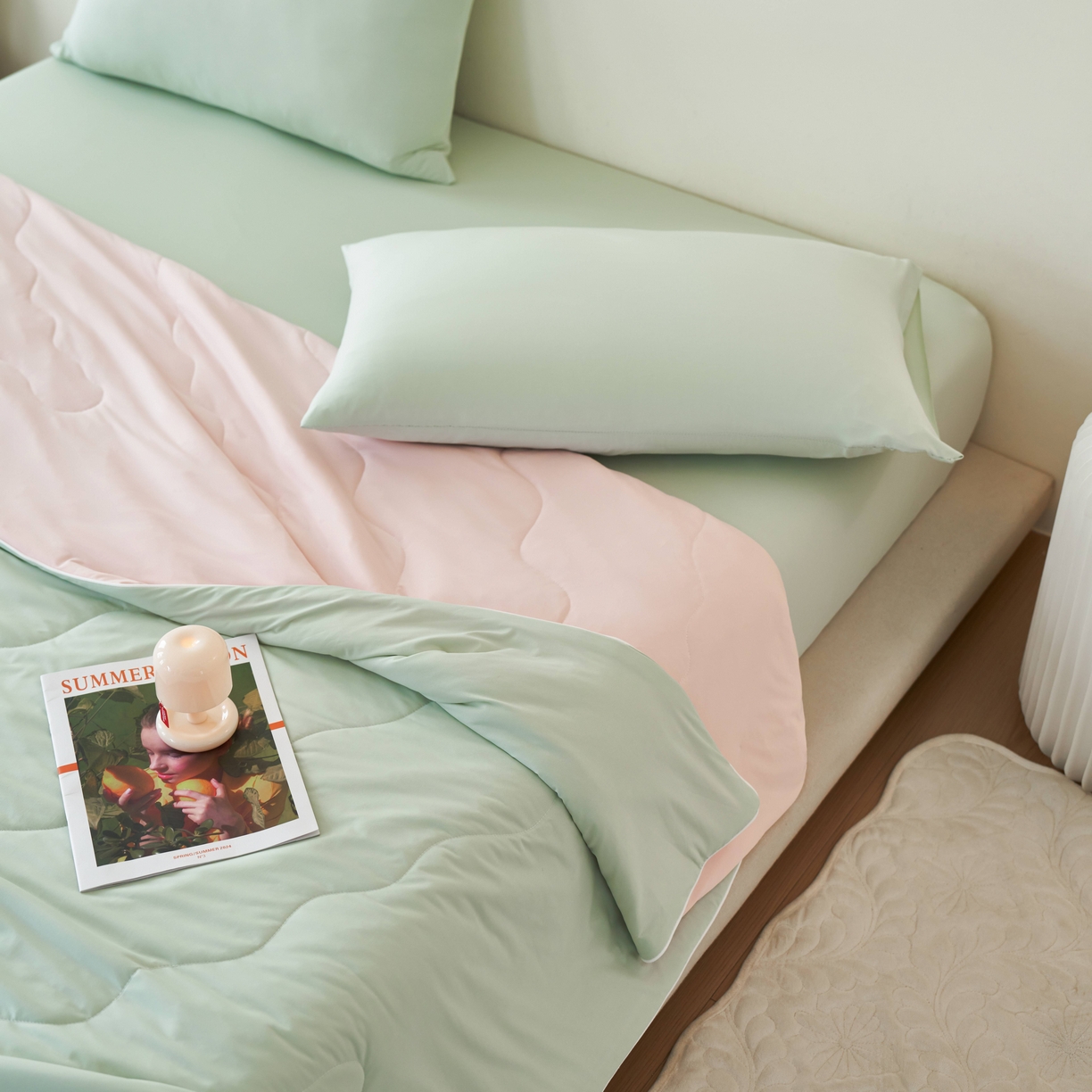 91家纺网 家纺一手货源 找家纺 亿梵家居 2026新款西瓜啵啵凉感夏被夏凉被空调被 星辰绿-海棠粉