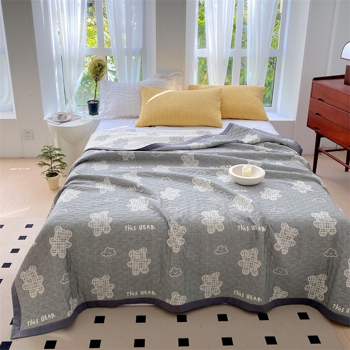 91家纺网 家纺一手货源 找家纺 云天家纺 2026新款A类全棉三层纱多功能毛巾被（盖毯床单夏被） 云朵小熊-灰