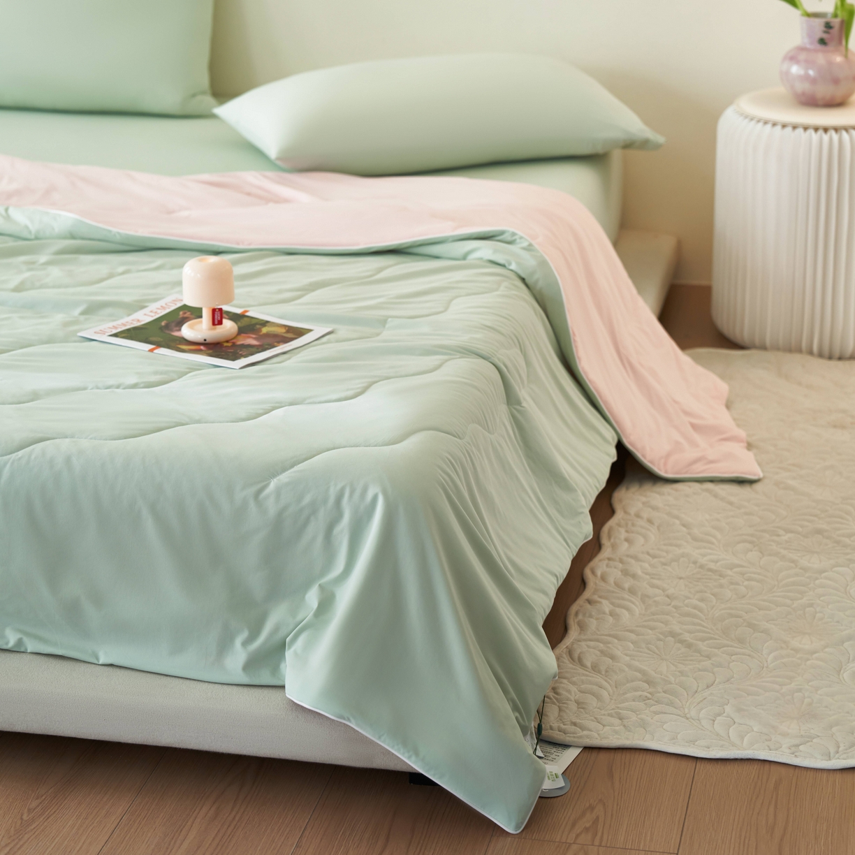 91家纺网 家纺一手货源 找家纺 亿梵家居 2026新款西瓜啵啵凉感夏被夏凉被空调被 星辰绿-海棠粉