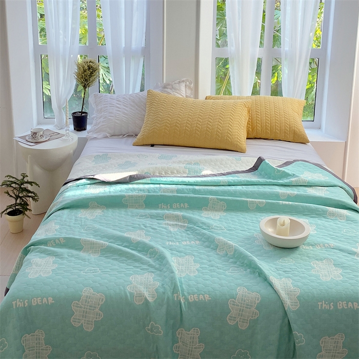 91家纺网 家纺一手货源 找家纺 云天家纺 2026新款A类全棉三层纱多功能毛巾被（盖毯床单夏被） 云朵小熊-绿