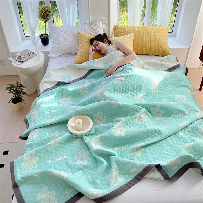 91家纺网 家纺一手货源 找家纺 云天家纺 2026新款A类全棉三层纱多功能毛巾被（盖毯床单夏被） 云朵小熊-绿