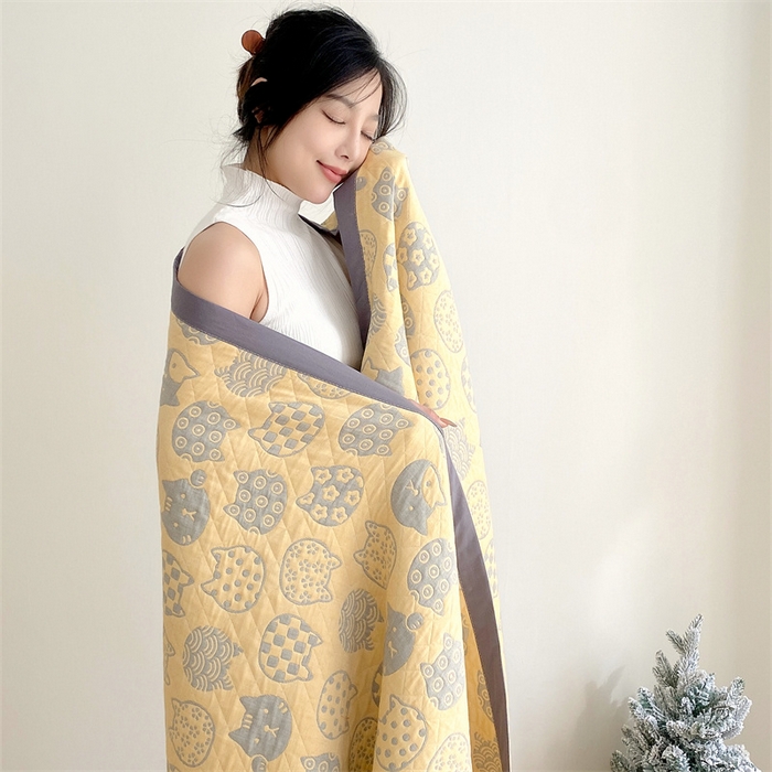 91家纺网 家纺一手货源 找家纺 兄弟坊 2026新款A类全棉三层纱多功能毛巾被夏被夏凉被（盖毯床单夏被） 百变猫咪-黄