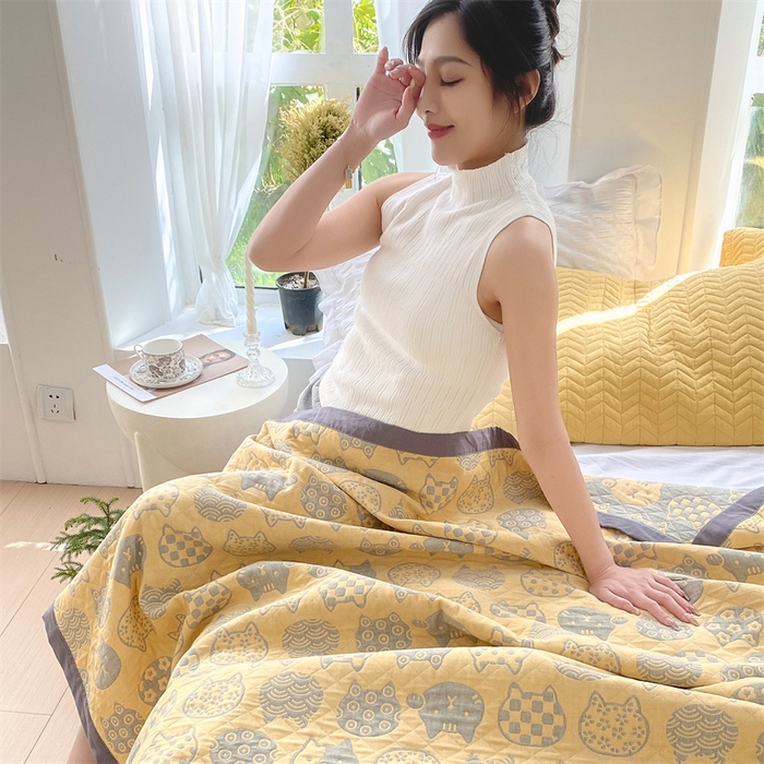 91家纺网 家纺一手货源 找家纺 兄弟坊 2026新款A类全棉三层纱多功能毛巾被夏被夏凉被（盖毯床单夏被） 百变猫咪-黄