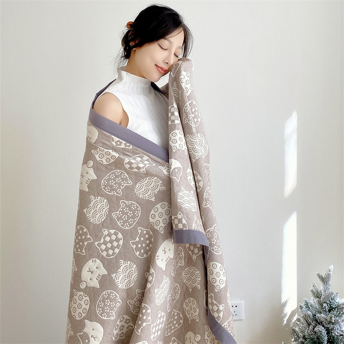 91家纺网 家纺一手货源 找家纺 兄弟坊 2026新款A类全棉三层纱多功能毛巾被夏被夏凉被（盖毯床单夏被） 百变猫咪-咖