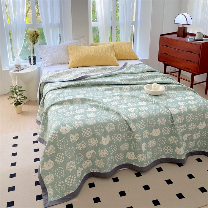 91家纺网 家纺一手货源 找家纺 兄弟坊 2026新款A类全棉三层纱多功能毛巾被夏被夏凉被（盖毯床单夏被） 百变猫咪-绿