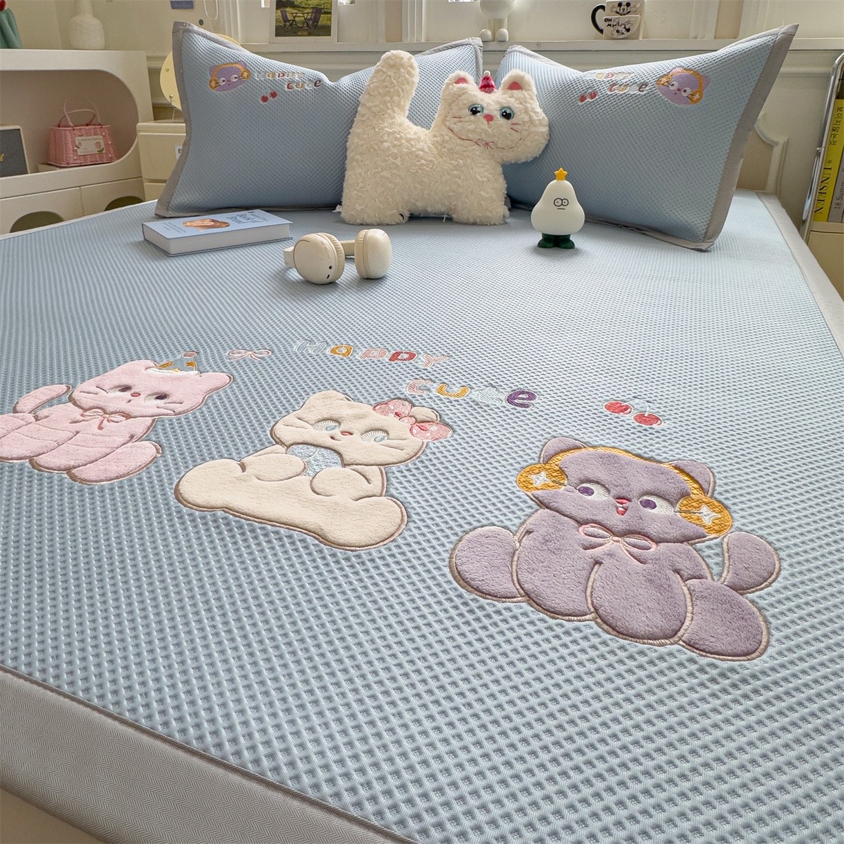 91家纺网 家纺一手货源 找家纺 兄弟坊 2026新款高端A类PE高分子冰丝凉席卡通贴布凉席冰豆豆软凉席 小猫乐园-兰