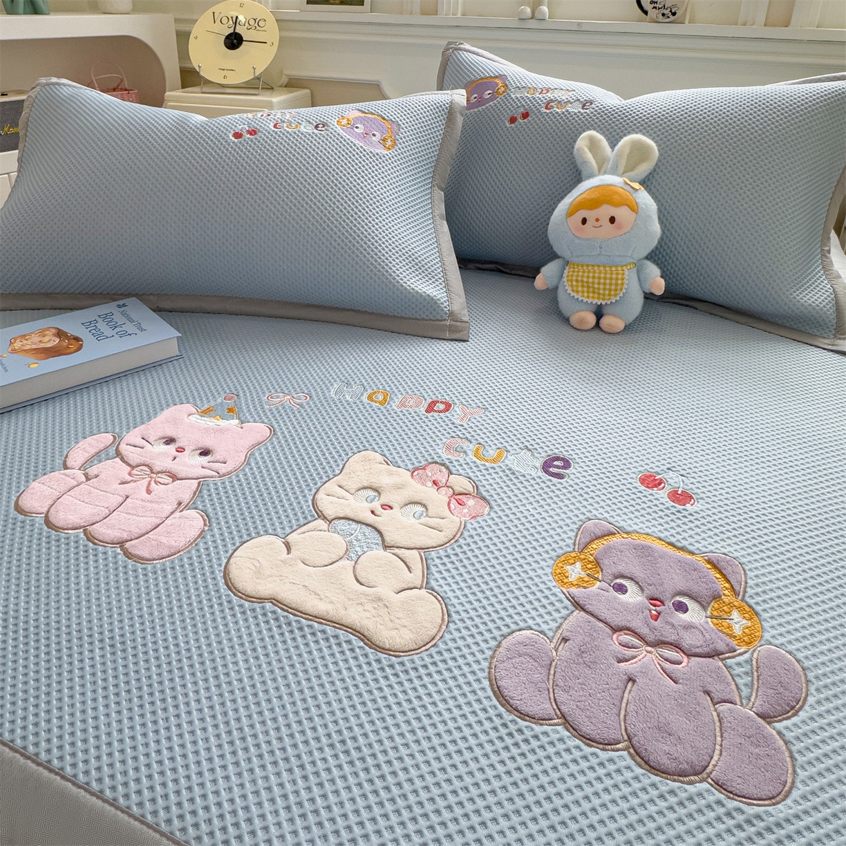 91家纺网 家纺一手货源 找家纺 兄弟坊 2026新款高端A类PE高分子冰丝凉席卡通贴布凉席冰豆豆软凉席 小猫乐园-兰