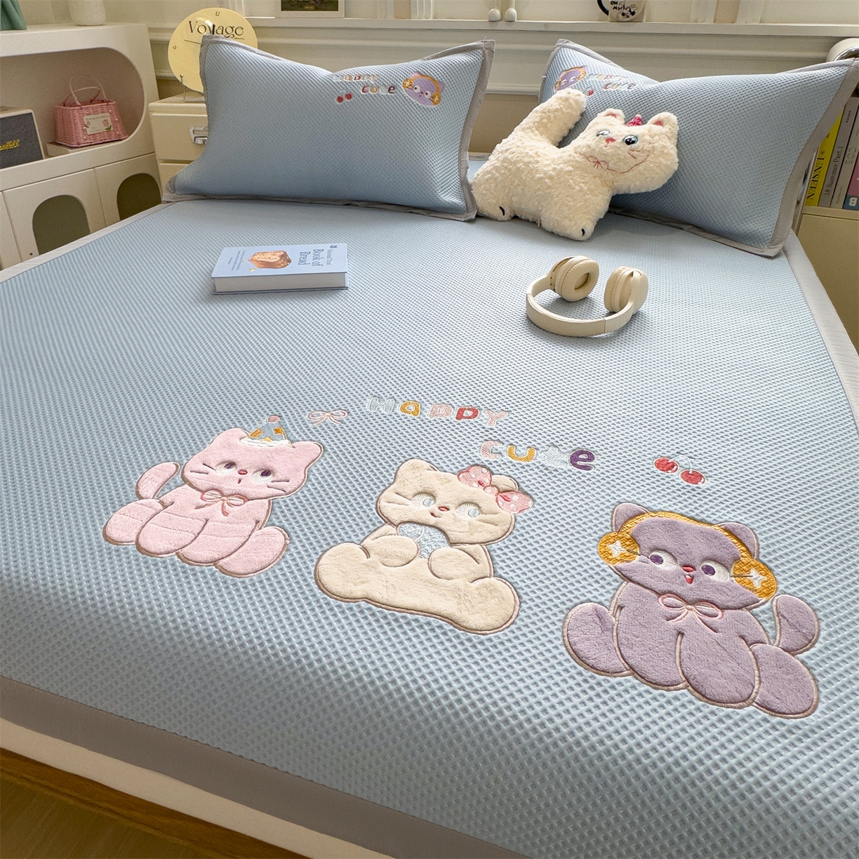 91家纺网 家纺一手货源 找家纺 兄弟坊 2026新款高端A类PE高分子冰丝凉席卡通贴布凉席冰豆豆软凉席 小猫乐园-兰