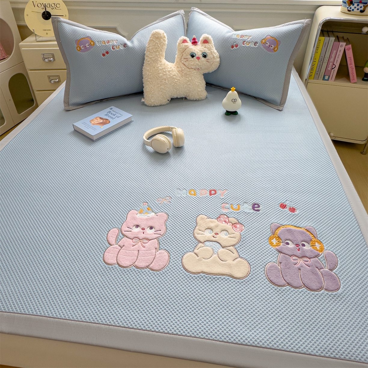 91家纺网 家纺一手货源 找家纺 兄弟坊 2026新款高端A类PE高分子冰丝凉席卡通贴布凉席冰豆豆软凉席 小猫乐园-兰