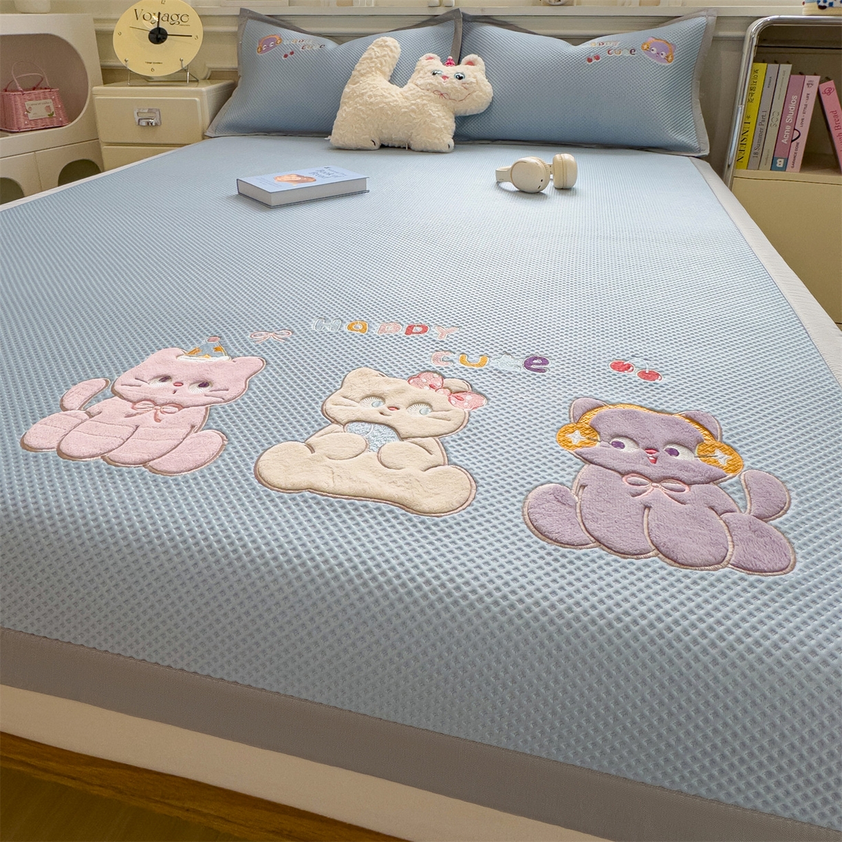 91家纺网 家纺一手货源 找家纺 兄弟坊 2026新款高端A类PE高分子冰丝凉席卡通贴布凉席冰豆豆软凉席 小猫乐园-兰