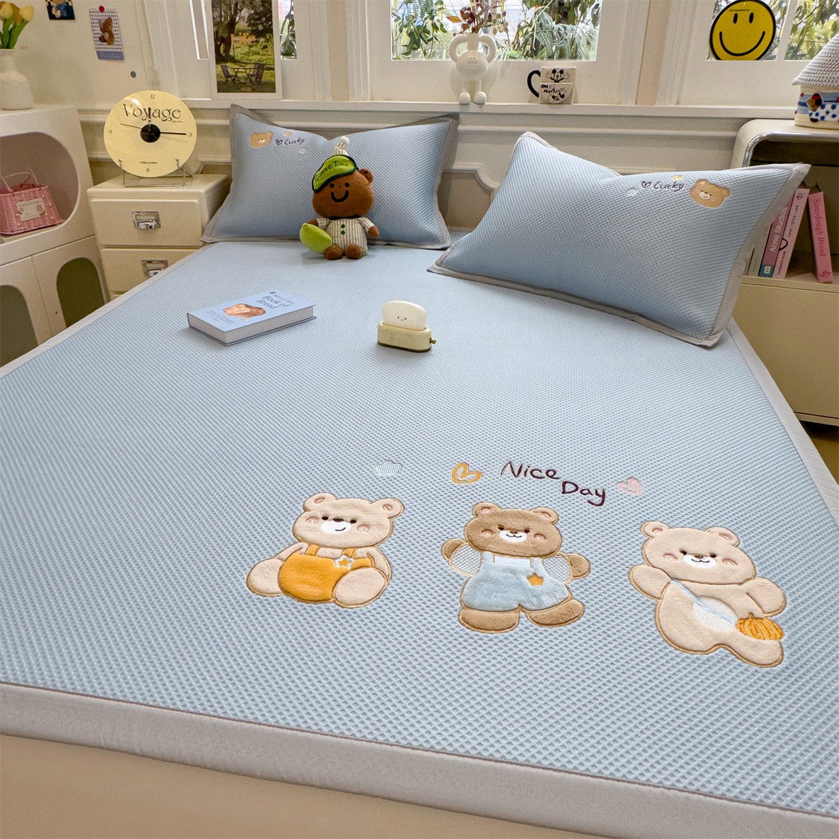 91家纺网 家纺一手货源 找家纺 兄弟坊 2026新款高端A类PE高分子冰丝凉席卡通贴布凉席冰豆豆软凉席 天真小熊-兰