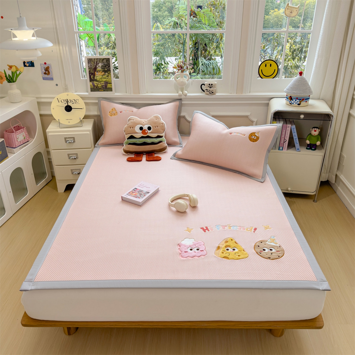 91家纺网 家纺一手货源 找家纺 兄弟坊 2026新款高端A类PE高分子冰丝凉席卡通贴布凉席冰豆豆软凉席 甜点美食-粉