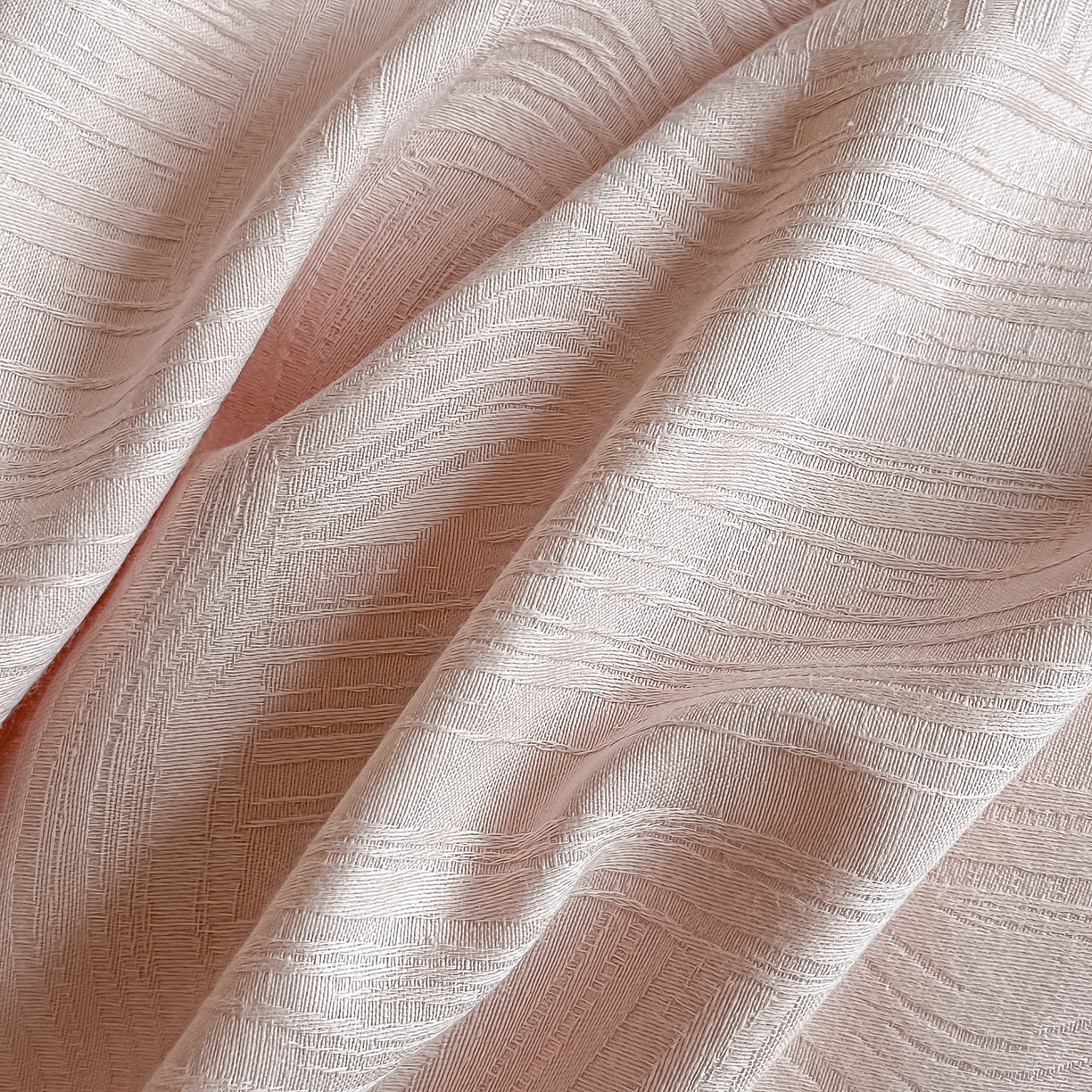 91家纺网 家纺一手货源 找家纺 宅家居 2026新款轻奢A类60支立体浮雕长绒棉纯棉提花贡缎全棉四件套光泽绸缎感三件套 凯迪雅-粉金