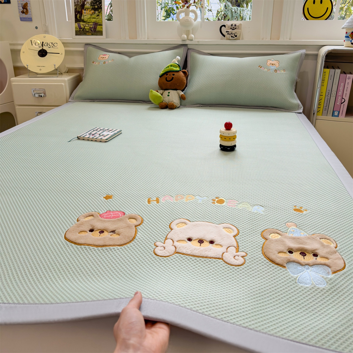 91家纺网 家纺一手货源 找家纺 兄弟坊 2026新款高端A类PE高分子冰丝凉席卡通贴布凉席冰豆豆软凉席 熊熊世界-青