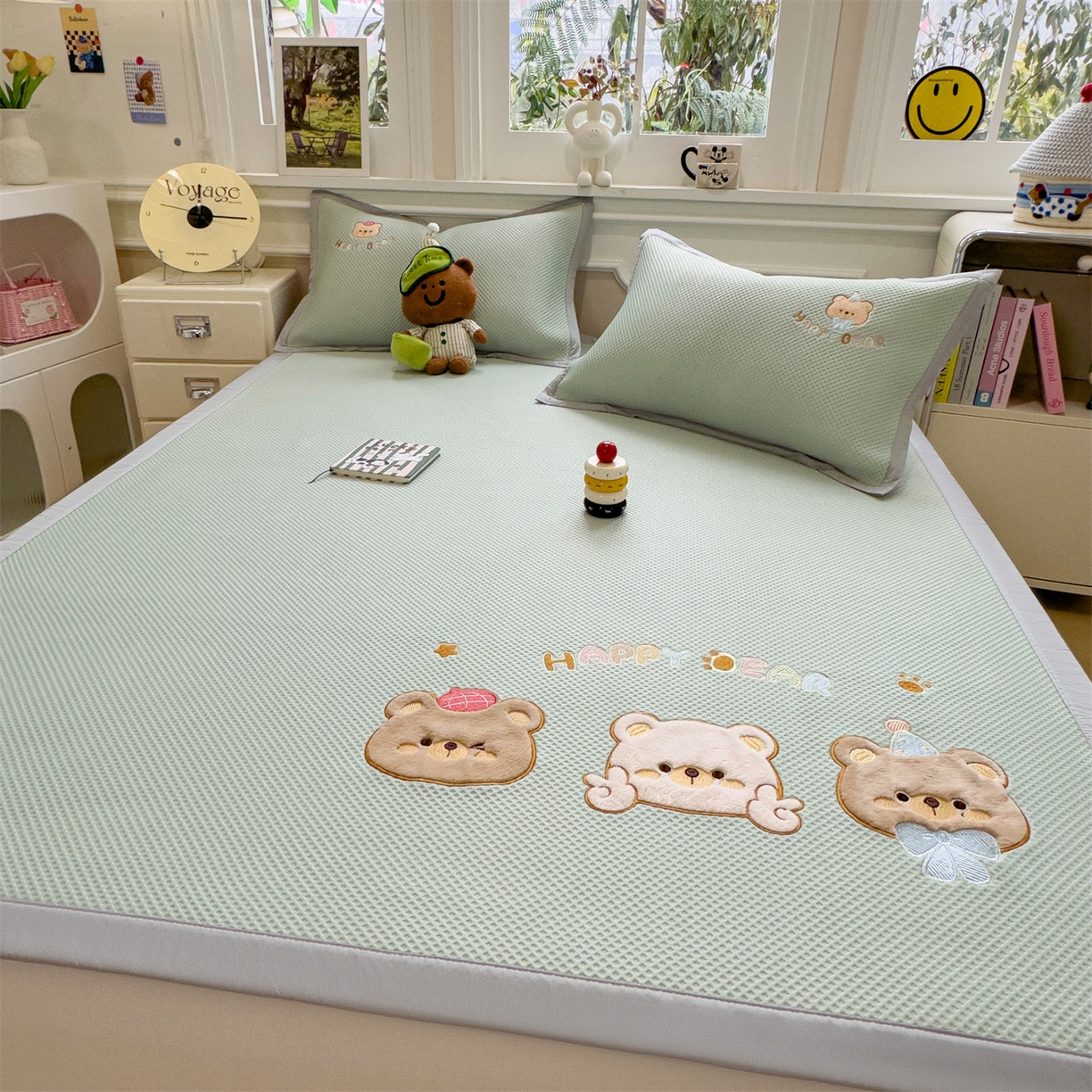 91家纺网 家纺一手货源 找家纺 兄弟坊 2026新款高端A类PE高分子冰丝凉席卡通贴布凉席冰豆豆软凉席 熊熊世界-青