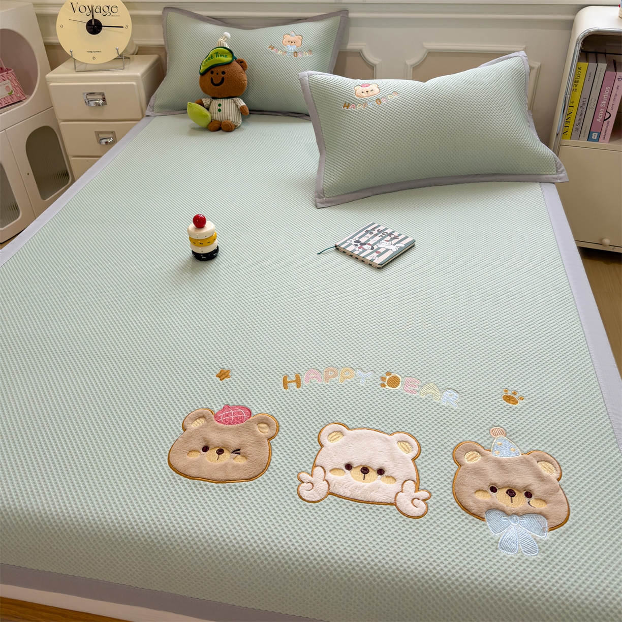 91家纺网 家纺一手货源 找家纺 兄弟坊 2026新款高端A类PE高分子冰丝凉席卡通贴布凉席冰豆豆软凉席 熊熊世界-青