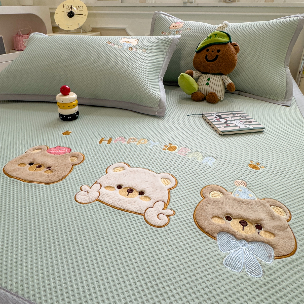 91家纺网 家纺一手货源 找家纺 兄弟坊 2026新款高端A类PE高分子冰丝凉席卡通贴布凉席冰豆豆软凉席 熊熊世界-青