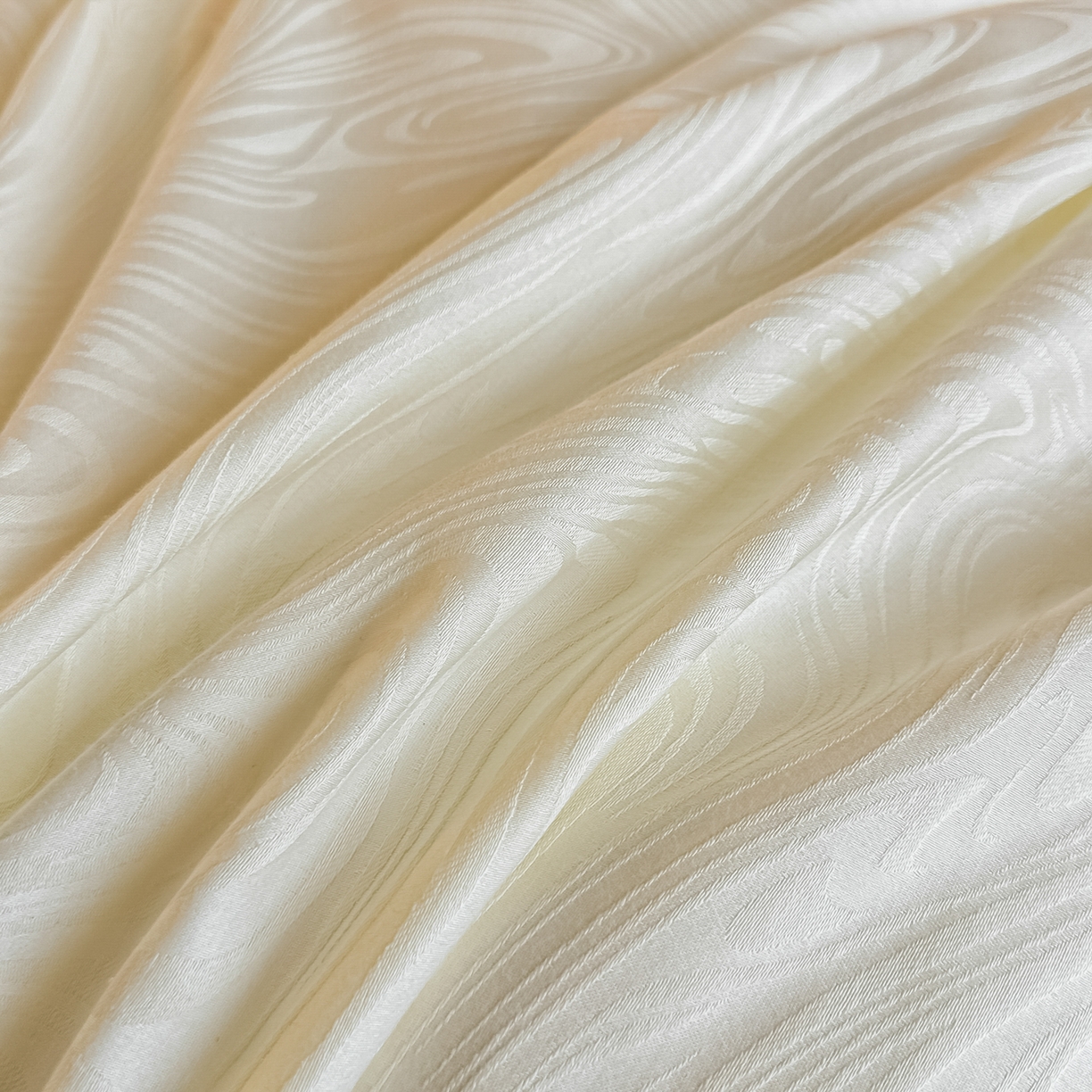 91家纺网 家纺一手货源 找家纺 宅家居 2026新款轻奢A类60支立体浮雕长绒棉纯棉提花贡缎全棉四件套光泽绸缎感三件套 凯迪娜-米白