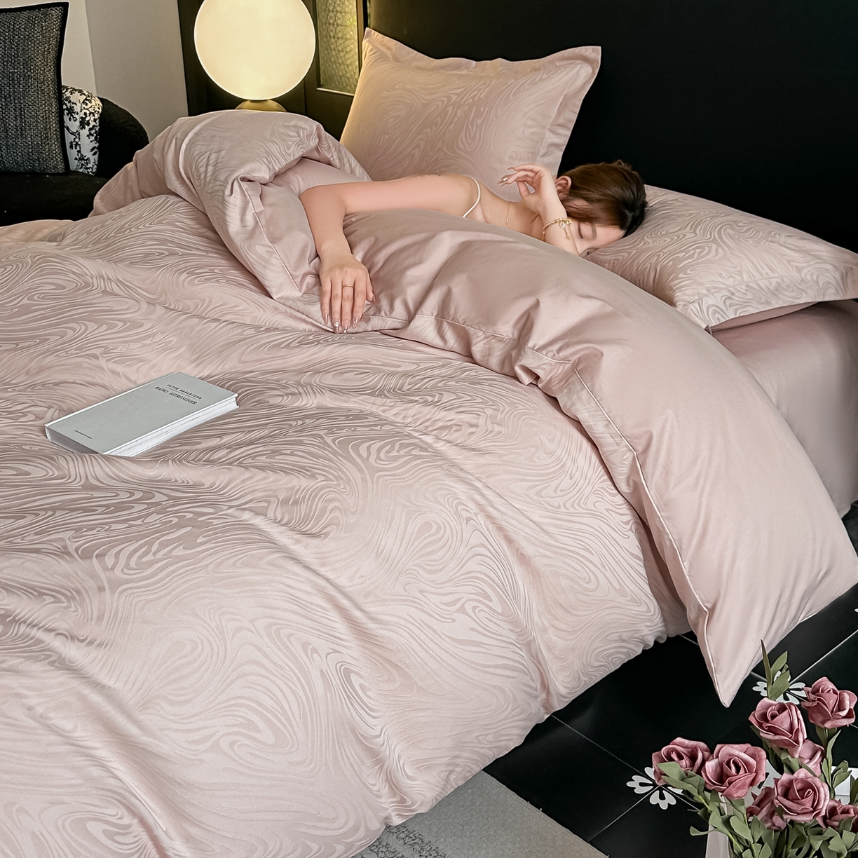 91家纺网 家纺一手货源 找家纺 宅家居 2026新款轻奢A类60支立体浮雕长绒棉纯棉提花贡缎全棉四件套光泽绸缎感三件套 幻纤影-粉金