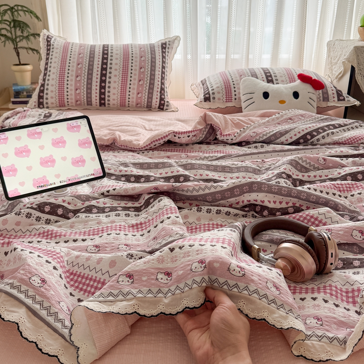 91家纺网 家纺一手货源 找家纺 欧尚 2026新款蕾丝花边夏被款四件套 猫咪集