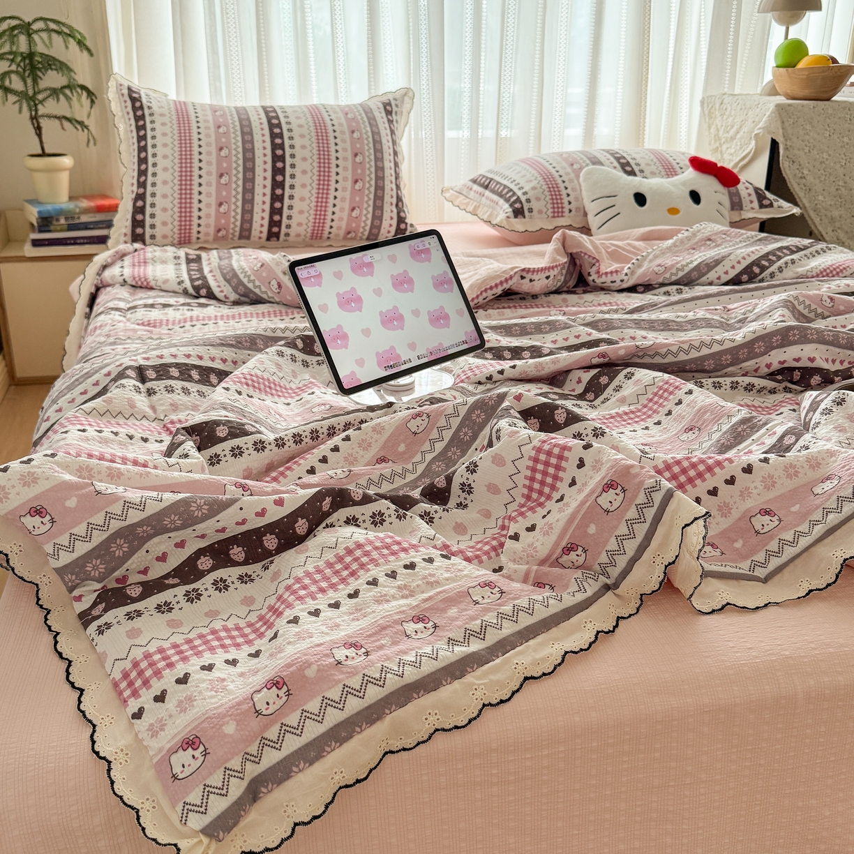 91家纺网 家纺一手货源 找家纺 欧尚 2026新款蕾丝花边夏被款四件套 猫咪集