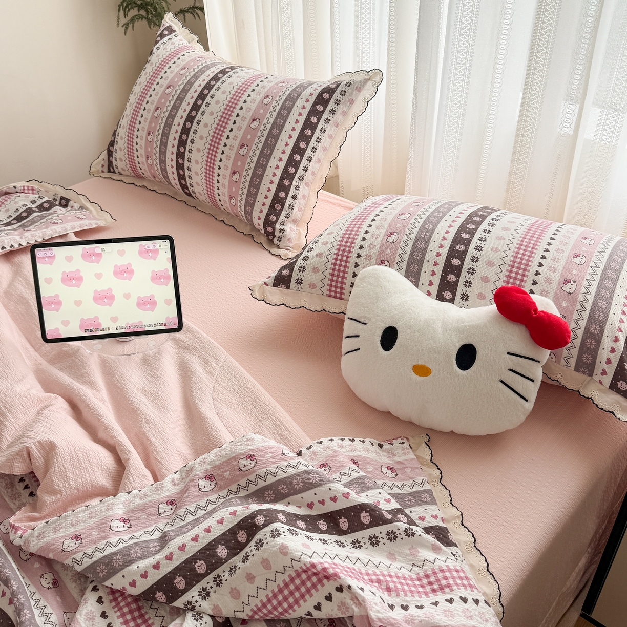 91家纺网 家纺一手货源 找家纺 欧尚 2026新款蕾丝花边夏被款四件套 猫咪集