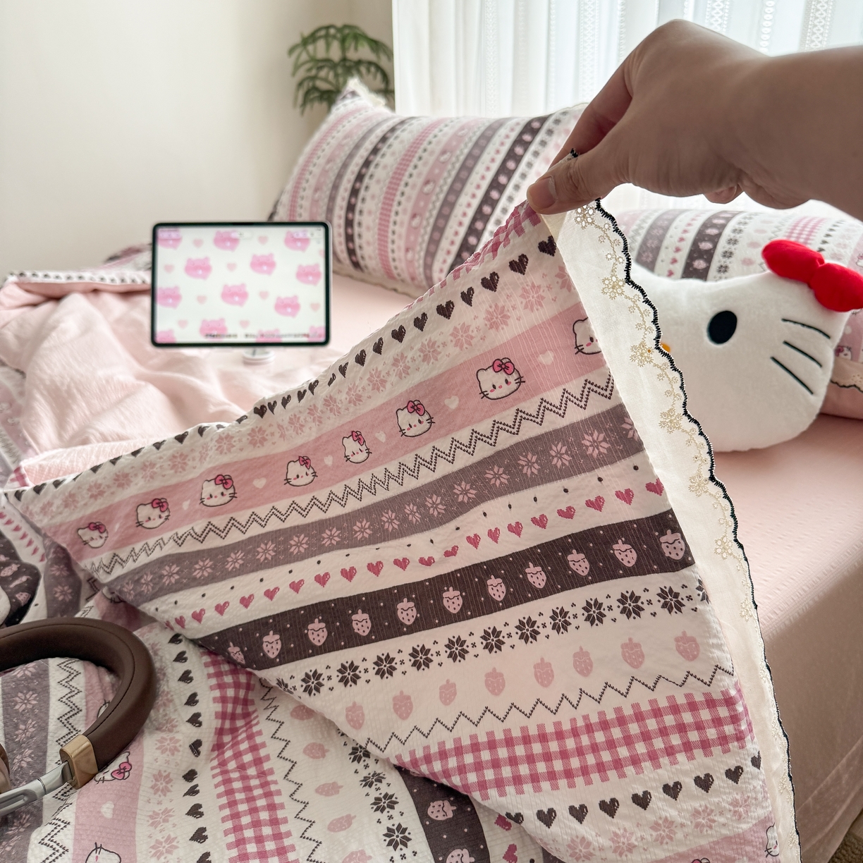 91家纺网 家纺一手货源 找家纺 欧尚 2026新款蕾丝花边夏被款四件套 猫咪集