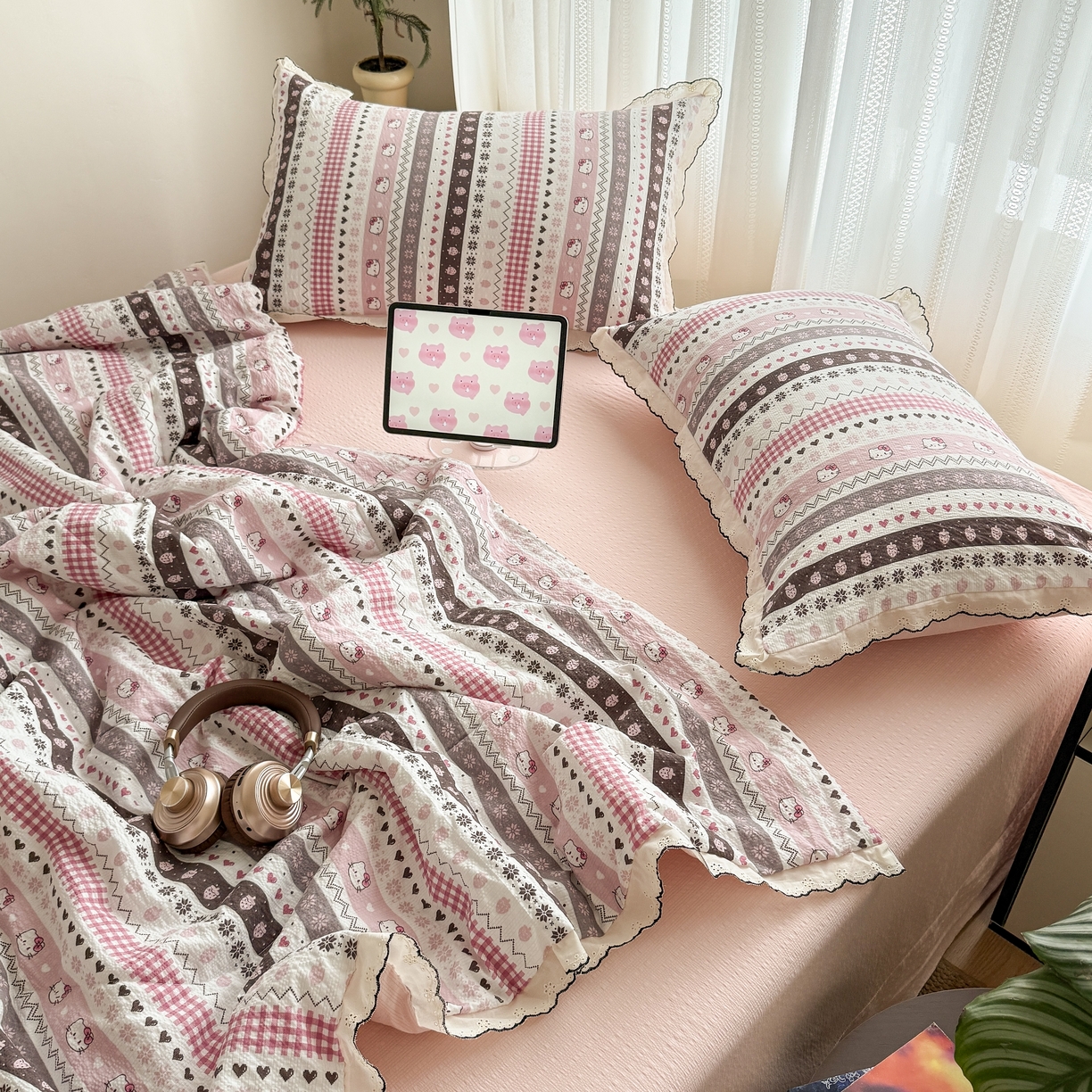 91家纺网 家纺一手货源 找家纺 欧尚 2026新款蕾丝花边夏被款四件套 猫咪集