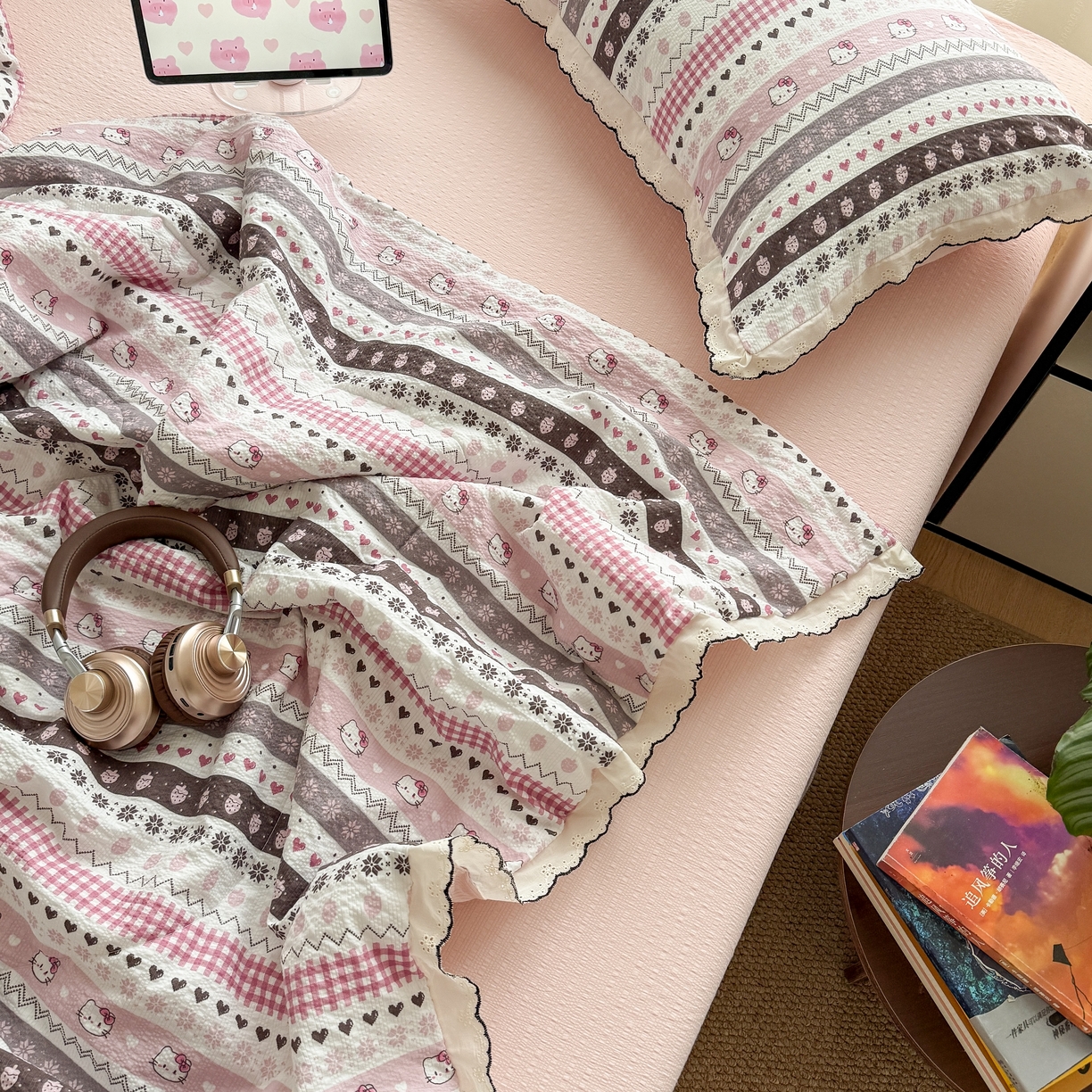 91家纺网 家纺一手货源 找家纺 欧尚 2026新款蕾丝花边夏被款四件套 猫咪集