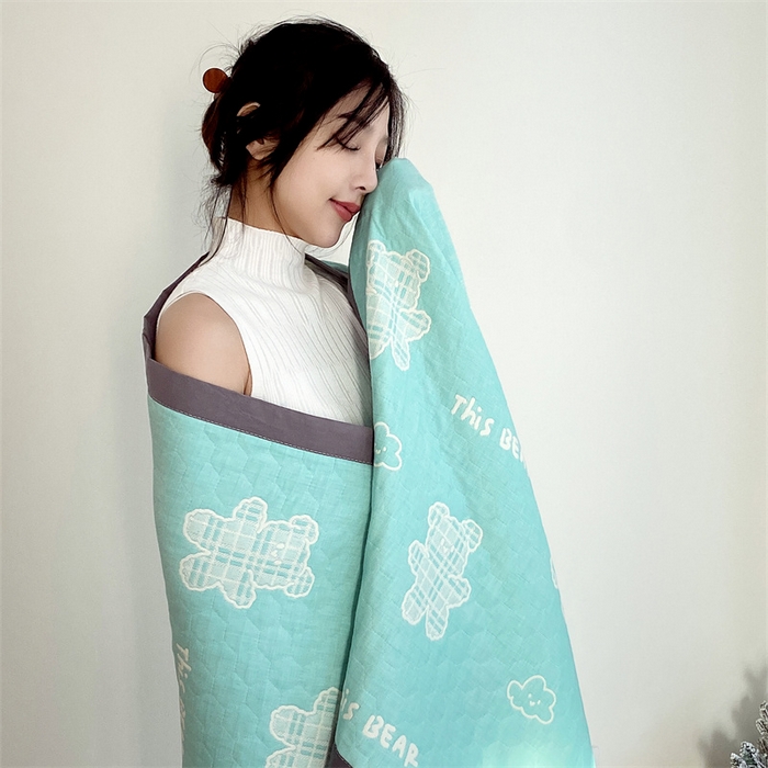 91家纺网 家纺一手货源 找家纺 兄弟坊 2026新款A类全棉三层纱多功能毛巾被夏被夏凉被（盖毯床单夏被） 云朵小熊-绿