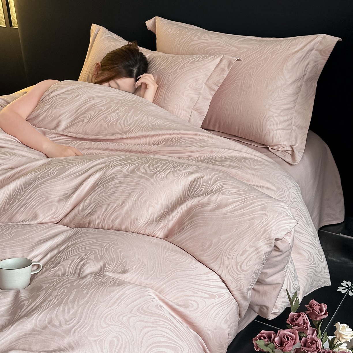 91家纺网 家纺一手货源 找家纺 宅家居 2026新款轻奢A类60支立体浮雕长绒棉纯棉提花贡缎全棉四件套光泽绸缎感三件套 幻纤影-粉金