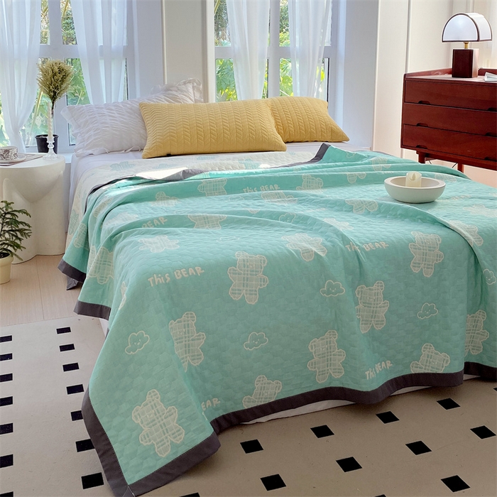 91家纺网 家纺一手货源 找家纺 兄弟坊 2026新款A类全棉三层纱多功能毛巾被夏被夏凉被（盖毯床单夏被） 云朵小熊-绿