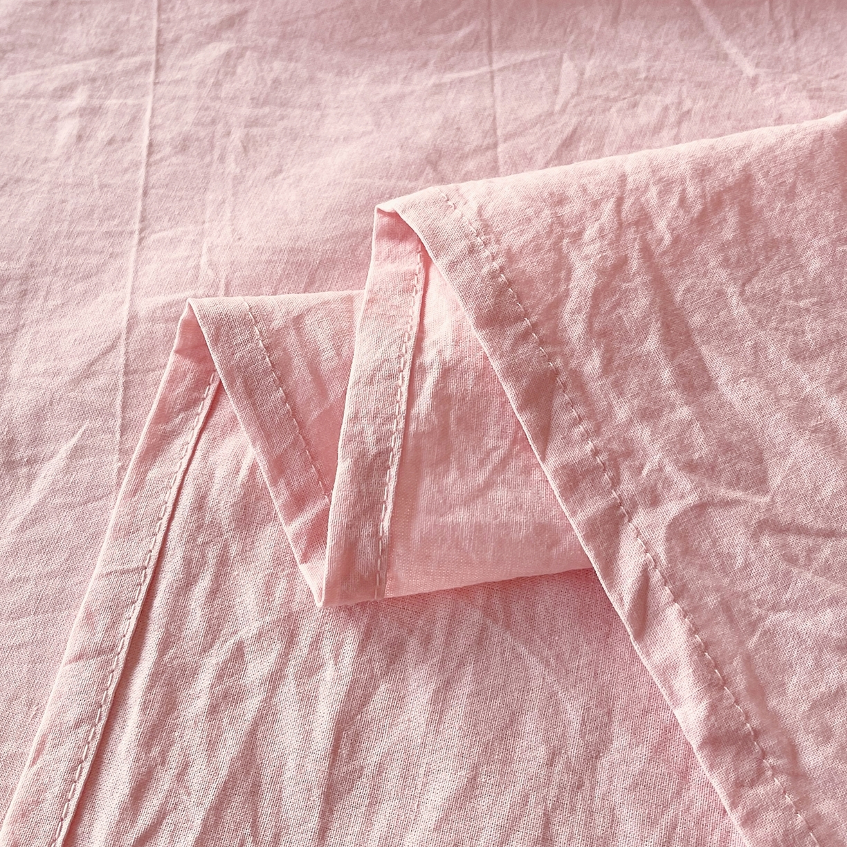 91家纺网 家纺一手货源 找家纺 春皖家纺 2026春夏新款双拼全棉水洗棉单床单床单单件单品床单 樱花粉