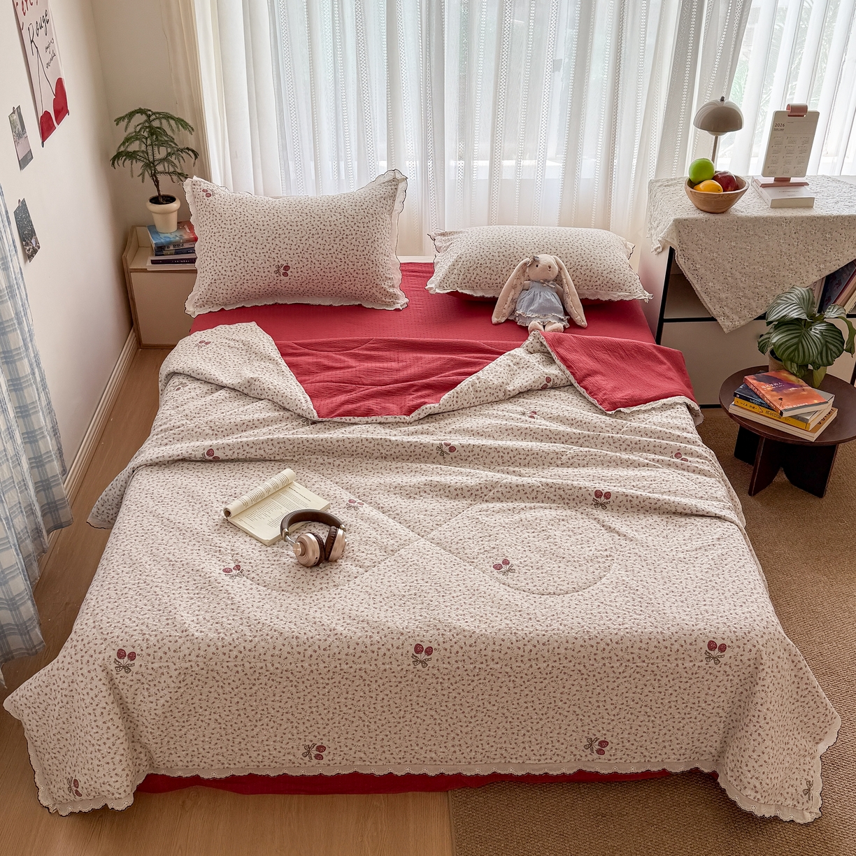 91家纺网 家纺一手货源 找家纺 欧尚 2026新款蕾丝花边夏被款四件套 莓系花伐