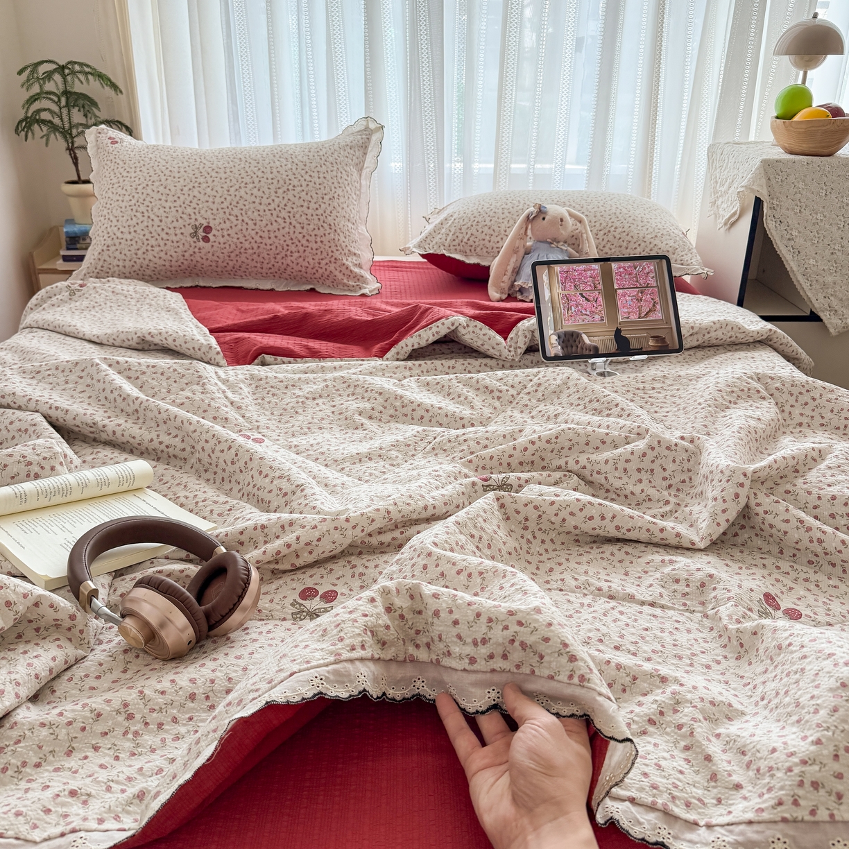 91家纺网 家纺一手货源 找家纺 欧尚 2026新款蕾丝花边夏被款四件套 莓系花伐