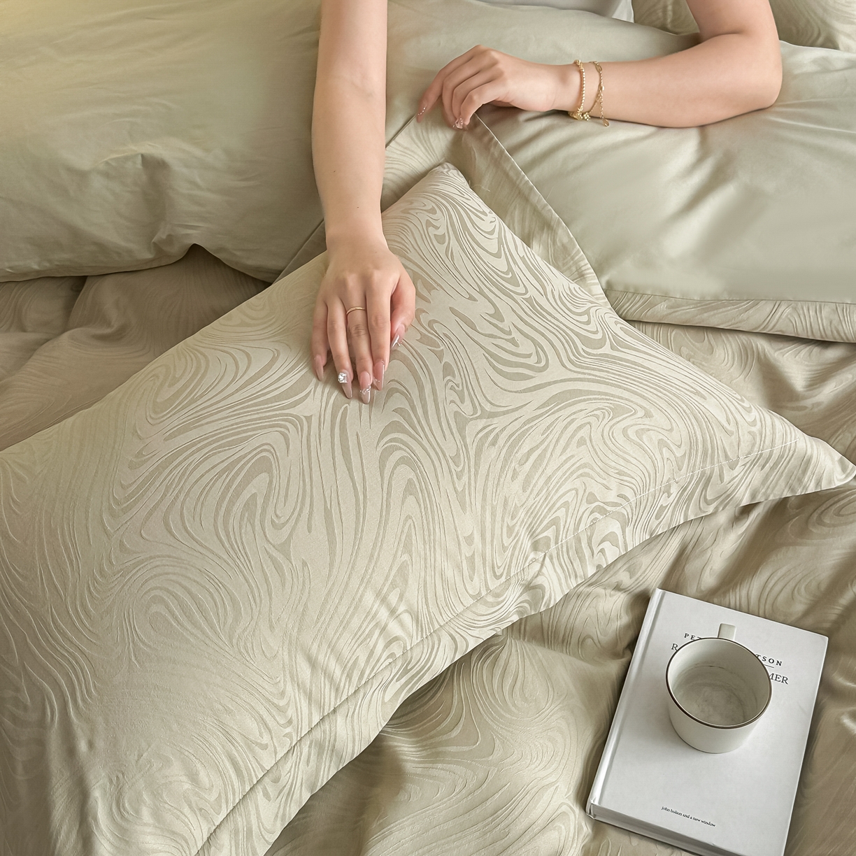 91家纺网 家纺一手货源 找家纺 宅家居 2026新款轻奢A类60支立体浮雕长绒棉纯棉提花贡缎全棉四件套光泽绸缎感三件套 幻纤影-香槟绿