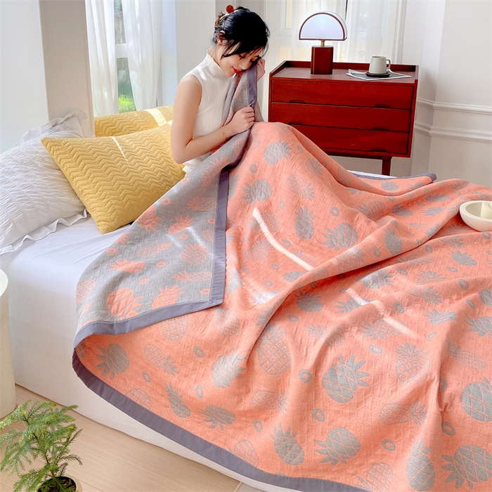 91家纺网 家纺一手货源 找家纺 兄弟坊 2026新款A类全棉三层纱多功能毛巾被夏被夏凉被（盖毯床单夏被） 菠萝气泡-粉