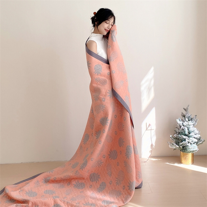 91家纺网 家纺一手货源 找家纺 兄弟坊 2026新款A类全棉三层纱多功能毛巾被夏被夏凉被（盖毯床单夏被） 菠萝气泡-粉